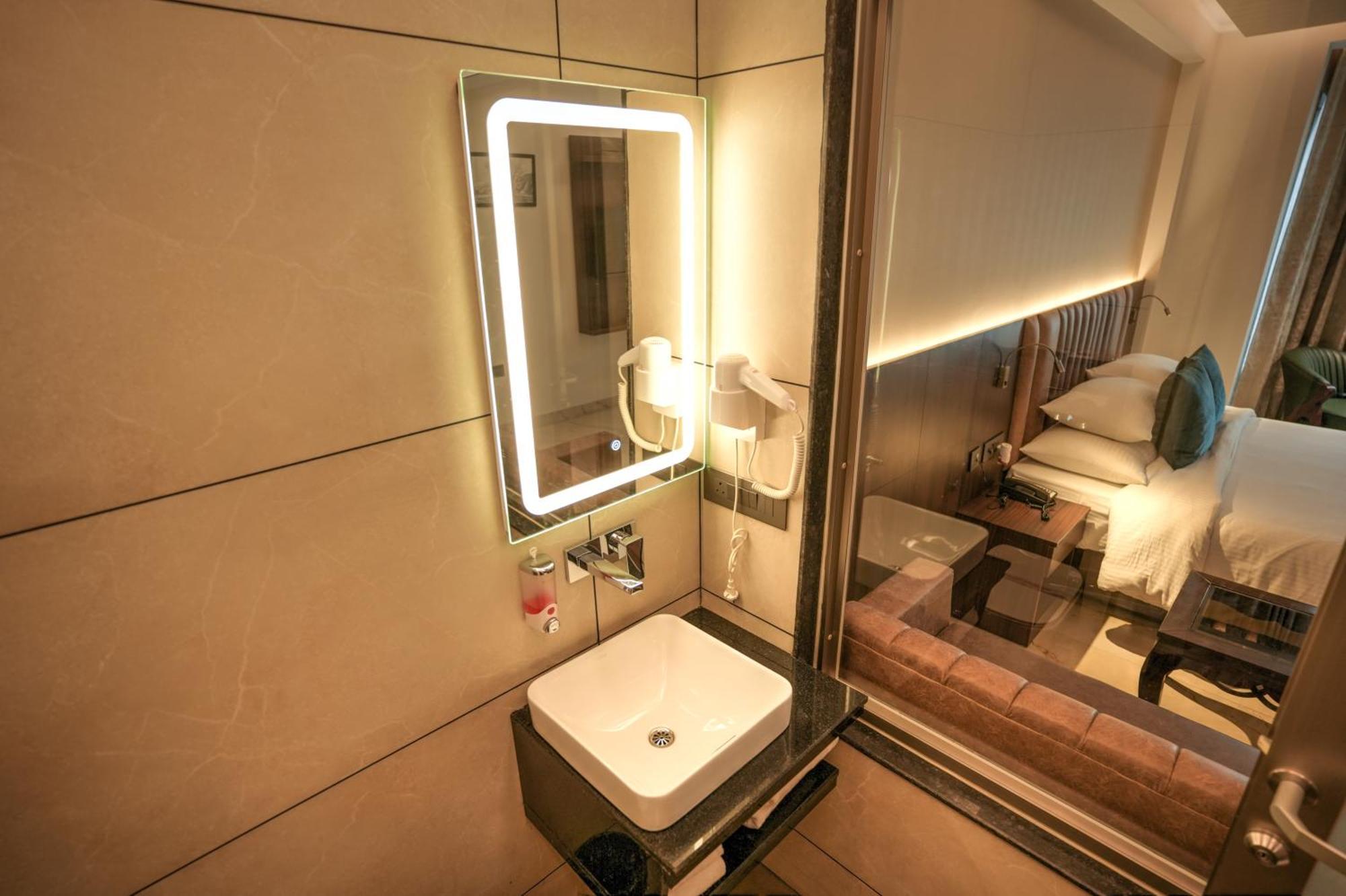 Rj Hotel - Managed By Atithi House Greater Noida Extérieur photo