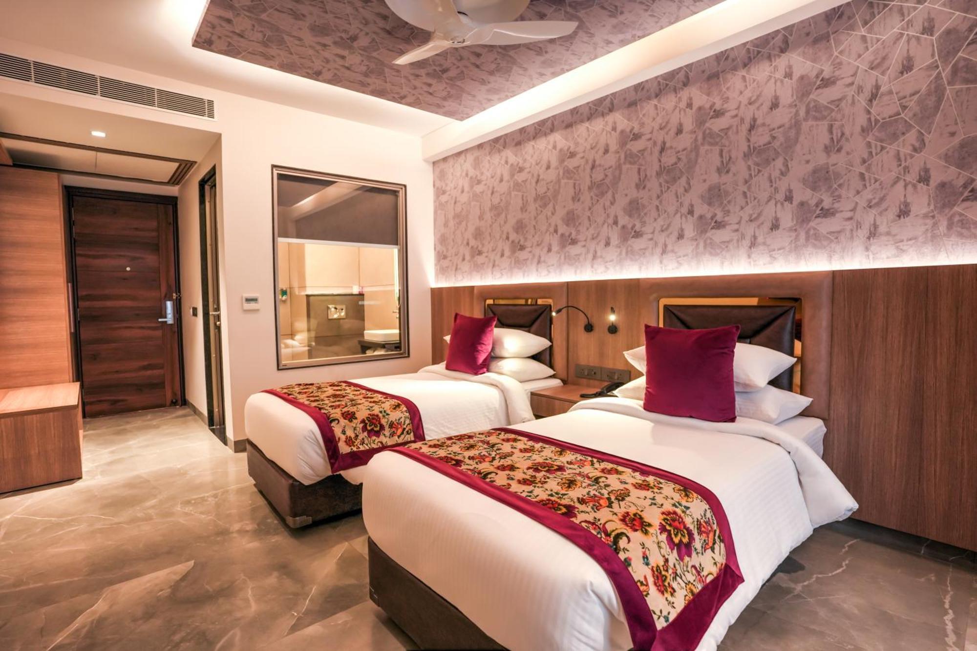 Rj Hotel - Managed By Atithi House Greater Noida Extérieur photo