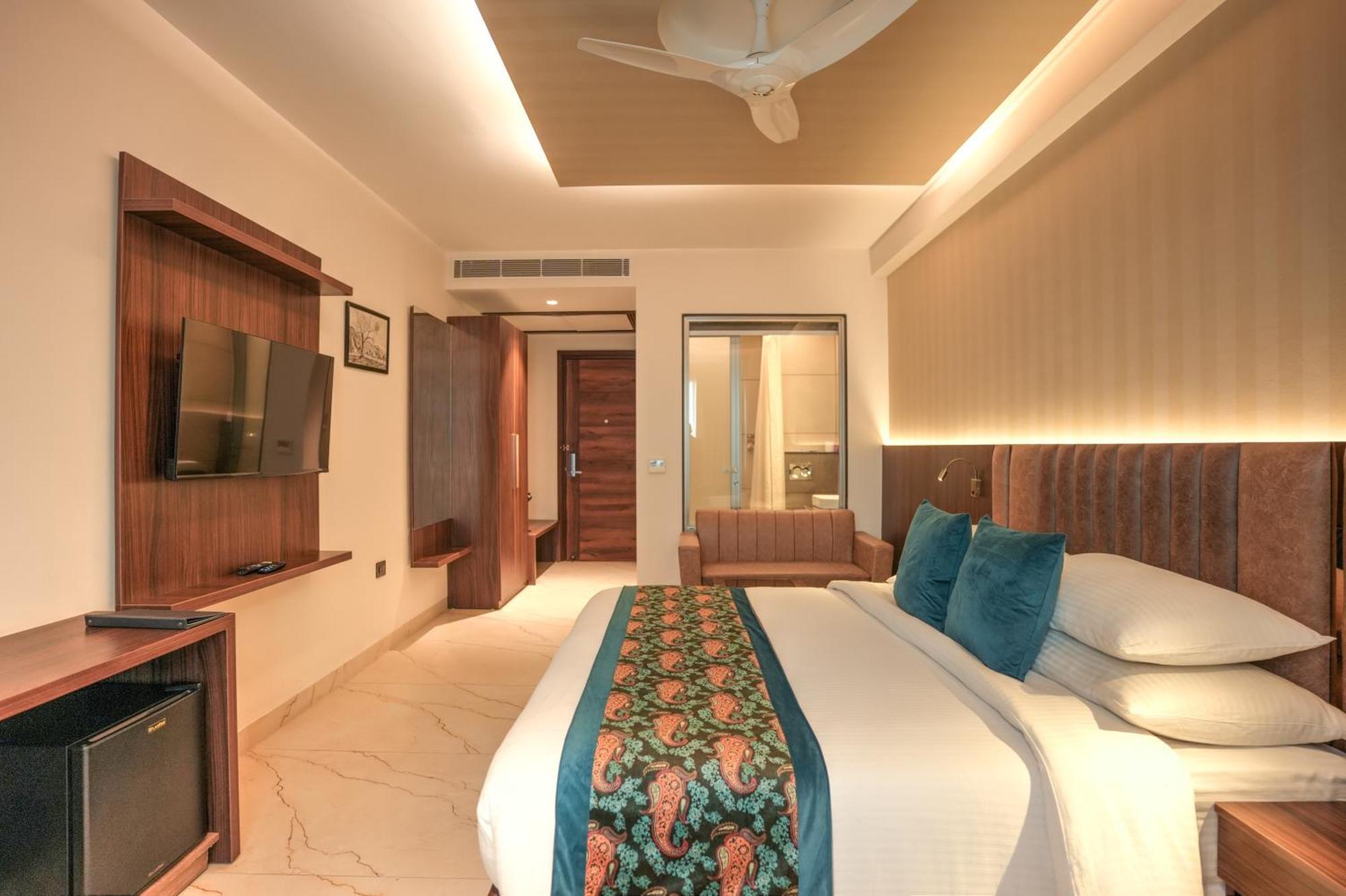 Rj Hotel - Managed By Atithi House Greater Noida Extérieur photo