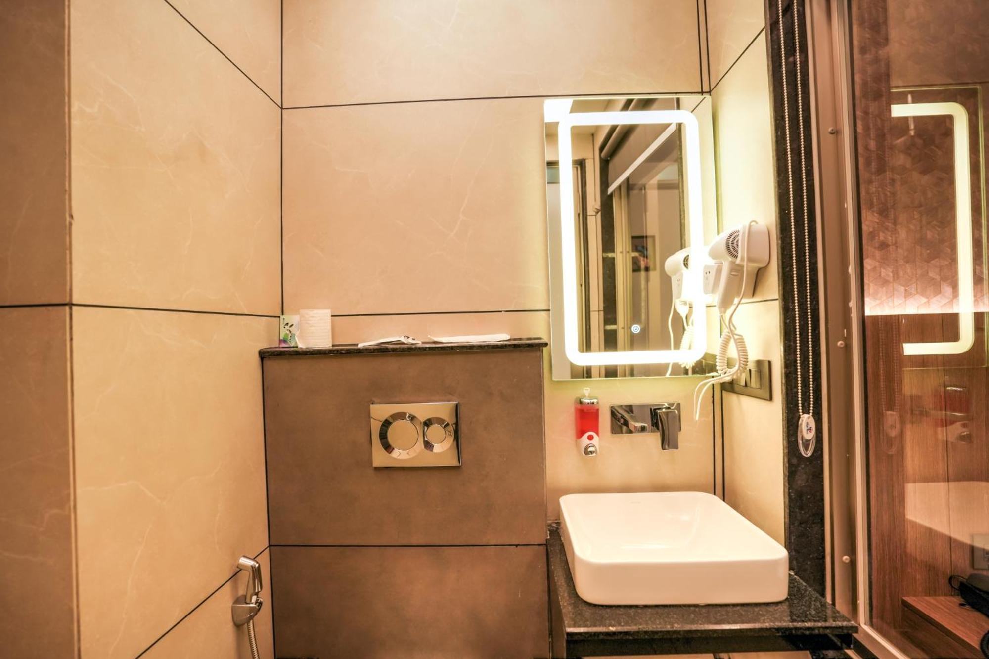 Rj Hotel - Managed By Atithi House Greater Noida Extérieur photo