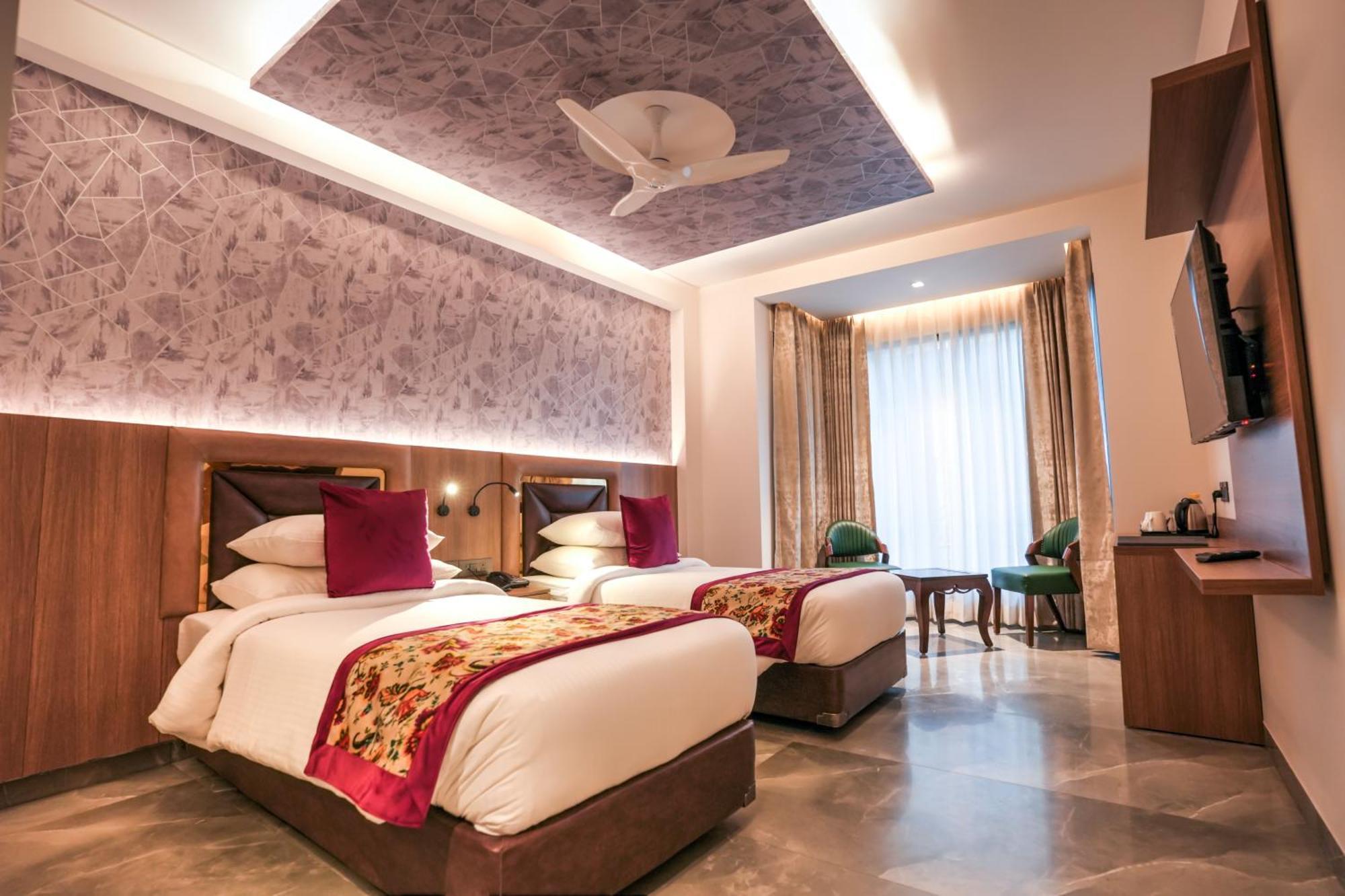 Rj Hotel - Managed By Atithi House Greater Noida Extérieur photo