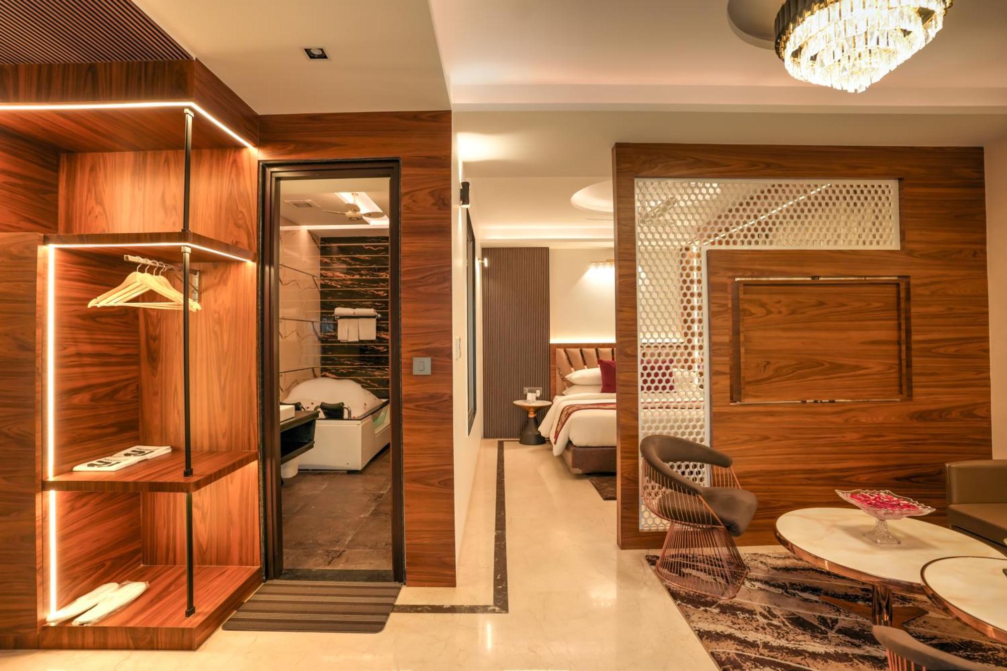 Rj Hotel - Managed By Atithi House Greater Noida Extérieur photo