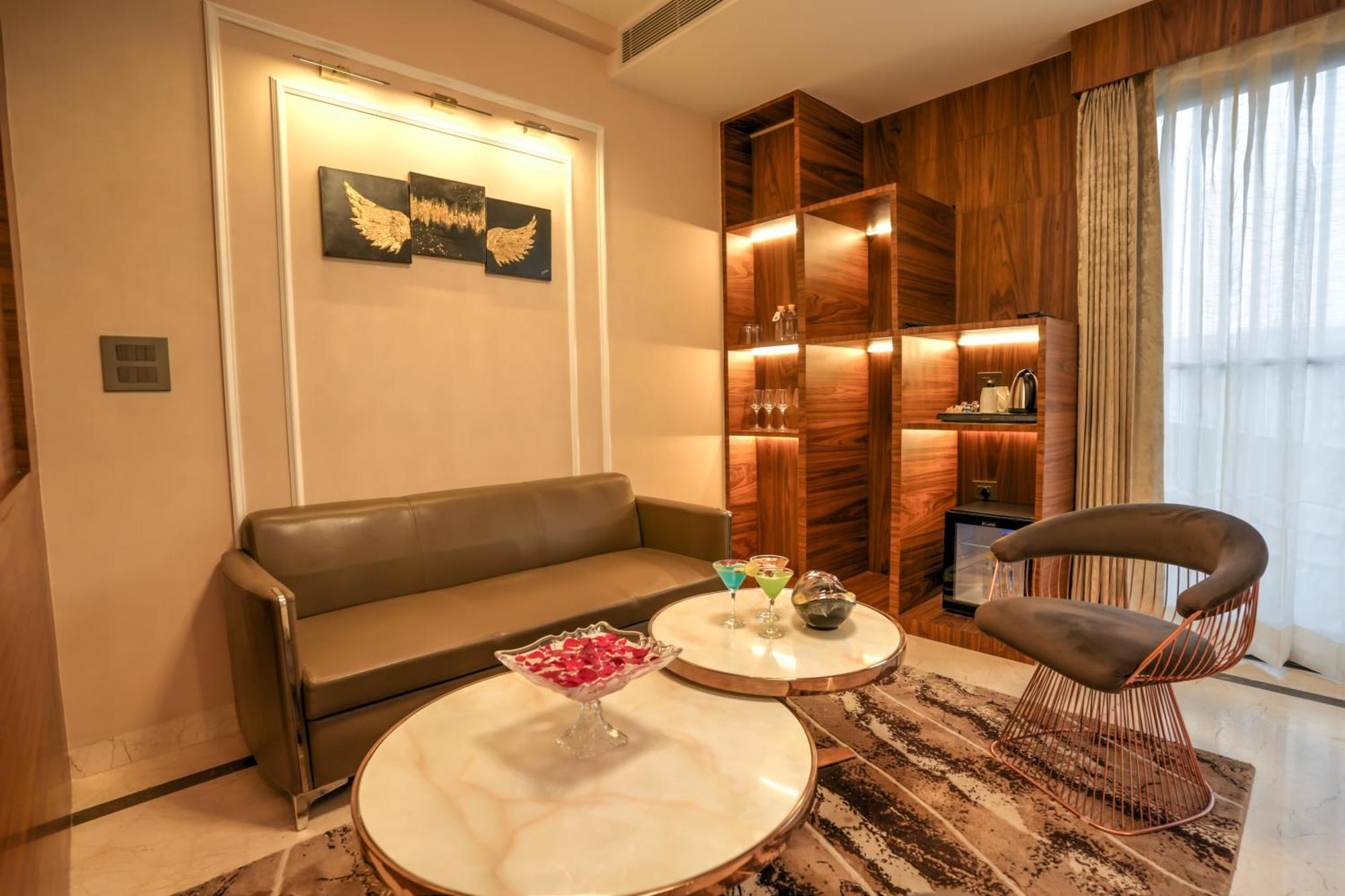 Rj Hotel - Managed By Atithi House Greater Noida Extérieur photo