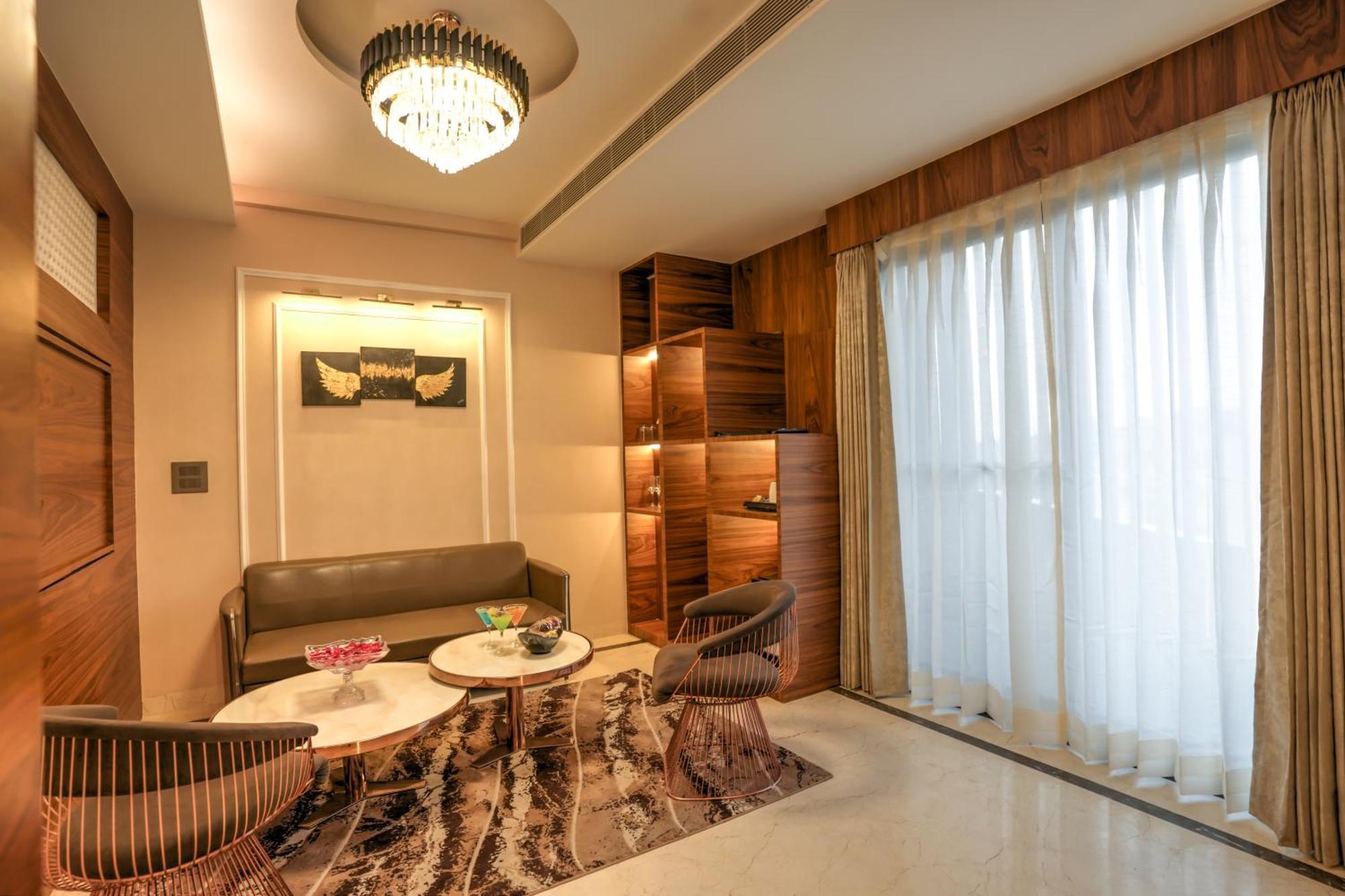 Rj Hotel - Managed By Atithi House Greater Noida Extérieur photo