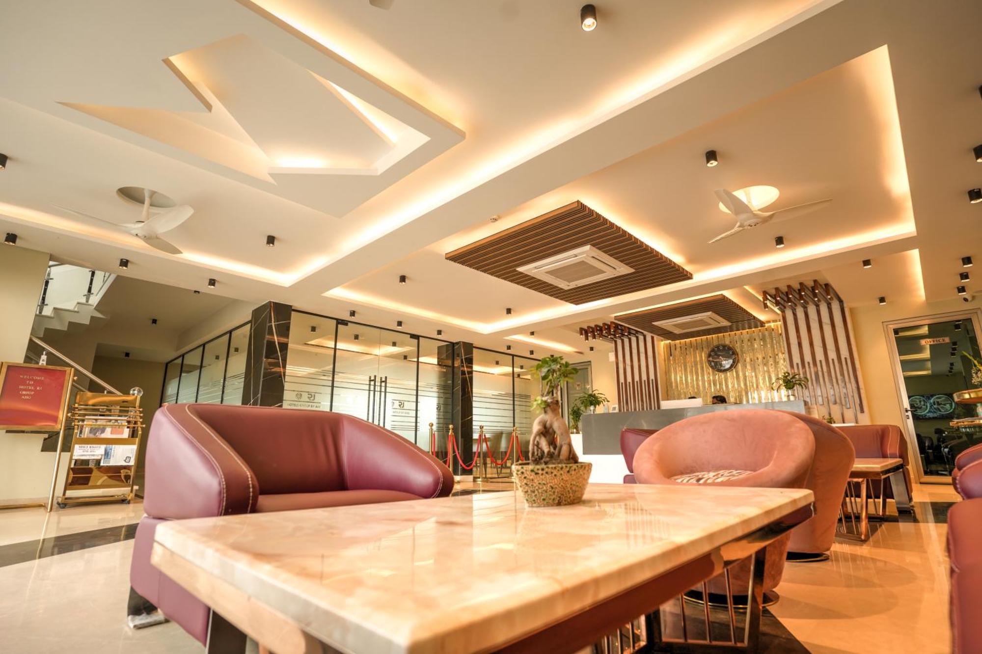 Rj Hotel - Managed By Atithi House Greater Noida Extérieur photo